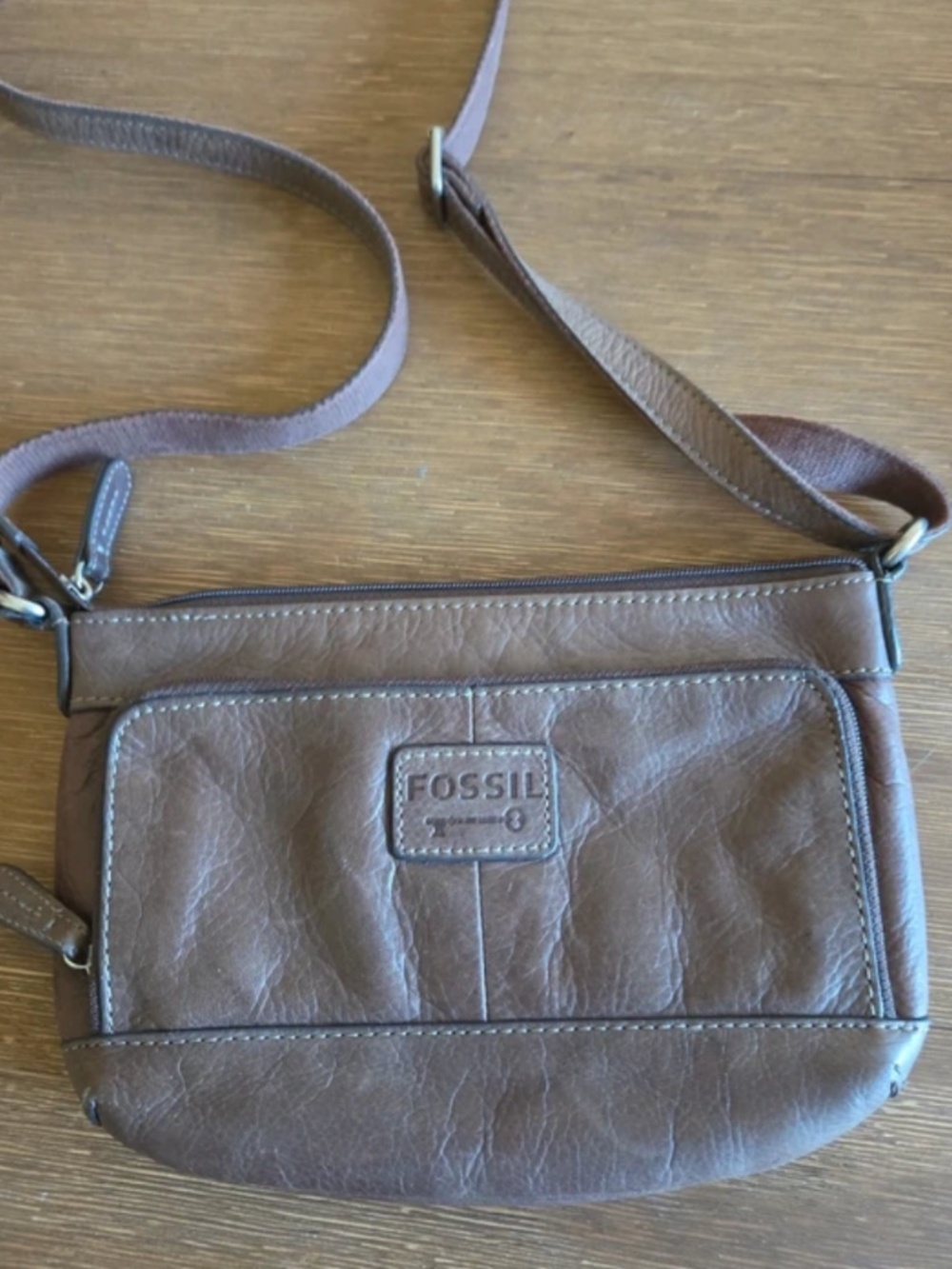 Fossil Brown Leather Crossbody Bag With Adjustable Strap & Front Zipper Pocket